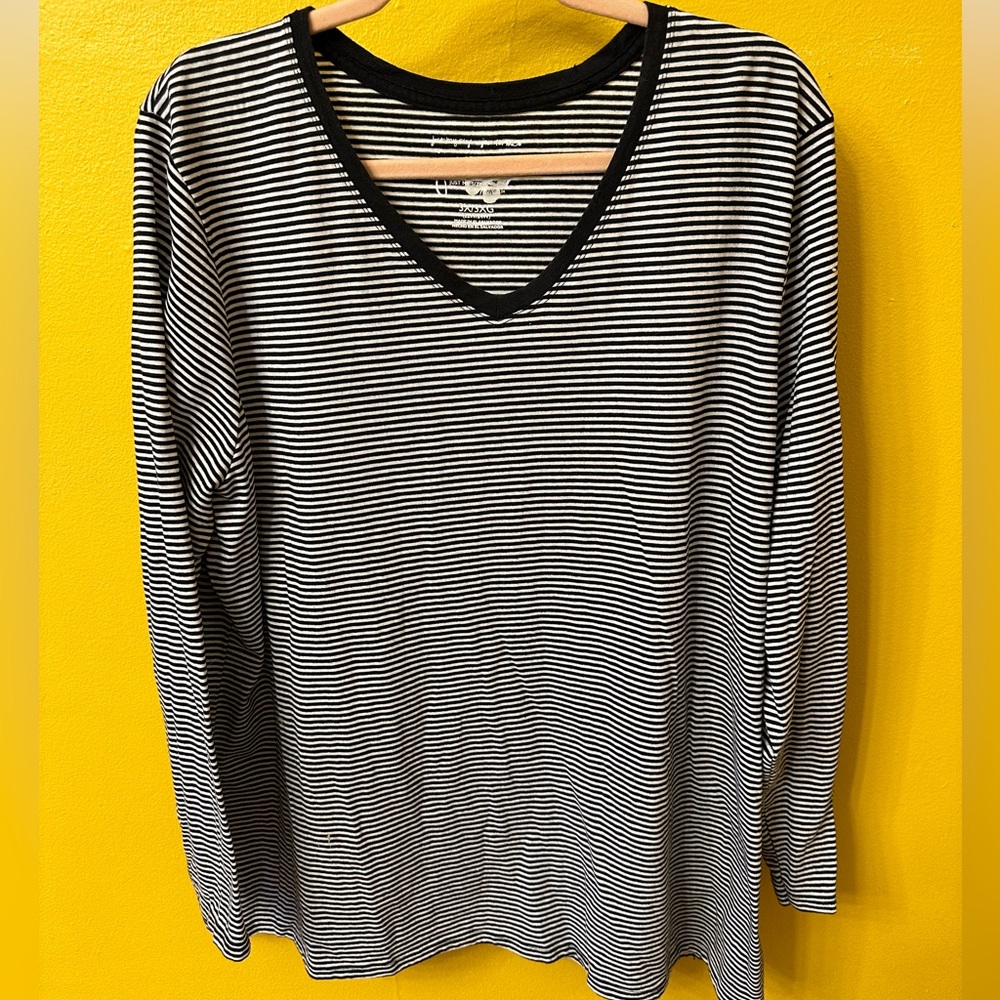 Black & white striped long sleeve T-shirt